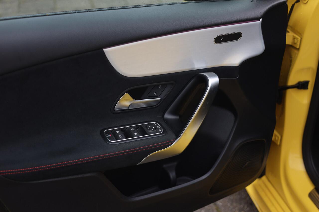 Mercedes-Benz A-KLASSE 180 AMG AUTOMAAT | PANO | CAMERA | NL AUTO