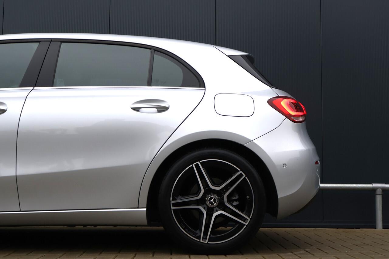 Mercedes-Benz A-KLASSE 180 Business Solution AMG Automaat | NL Auto | Wide Screen | Stoelverwarming | Camera | Half Leer
