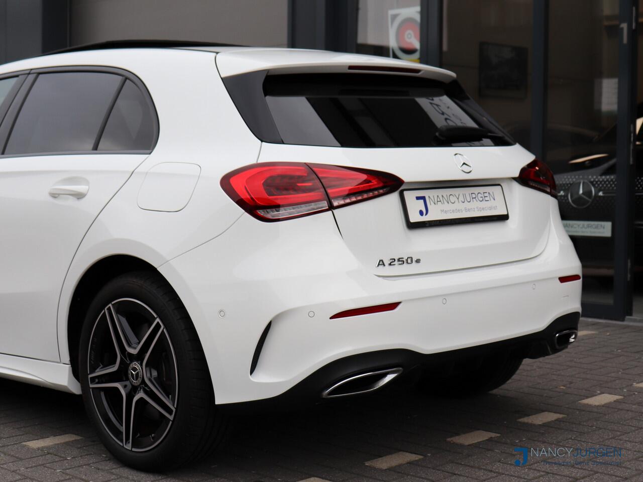 Mercedes-Benz A-KLASSE 250 e AMG| 8G Aut | MBUX High End | Night Pakket | Panoramadak | Apple Car Play/Android Auto | Ambiente Light | Sound System | Parkeer Paket | Model 2023