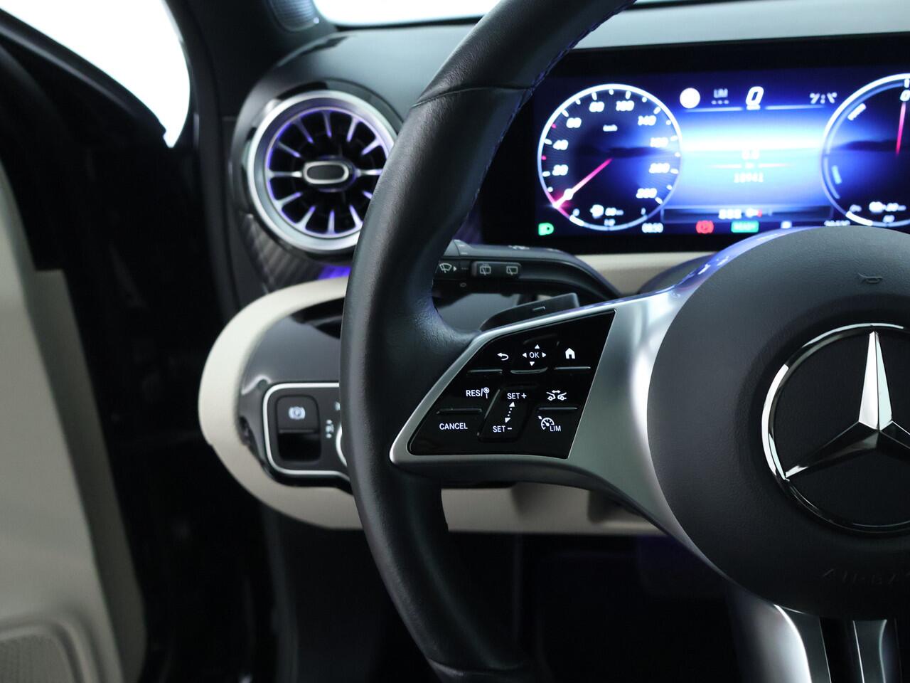 Mercedes-Benz A-KLASSE 250 e Plug-In Hybride | Progressive Line Advanced Plus | Night Pakket | Trekhaak | Dodehoek Assist | 360°-Camera | Panorama Schuif-Kanteldak | Inclusief 24 maanden MB Certified garantie voor Europa.