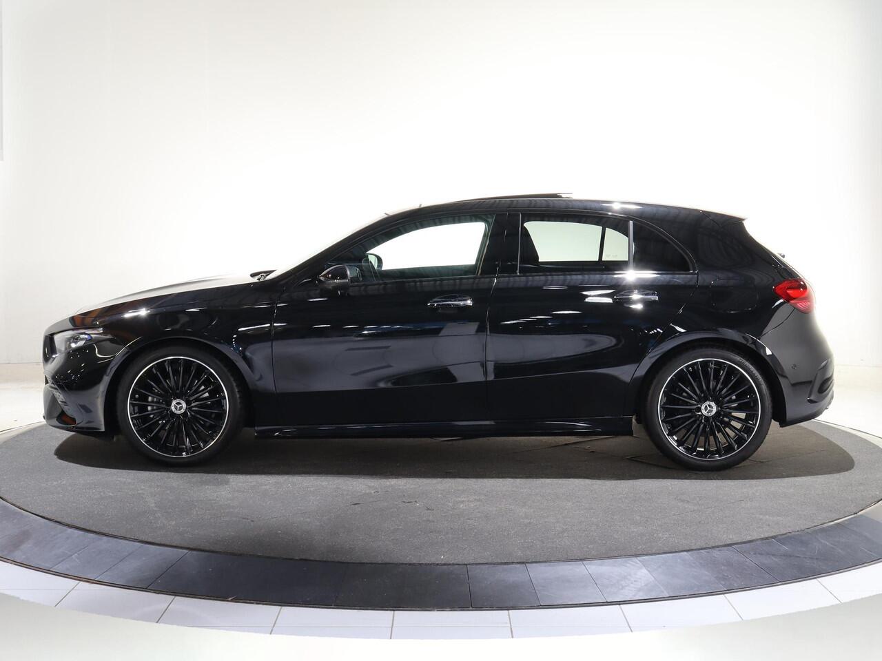 Mercedes-Benz A-KLASSE 180 Business Solution AMG | Panoramaschuifdak | Premium Plus | 19"AMG-velgen | Head-up display | Dodehoekassistent |