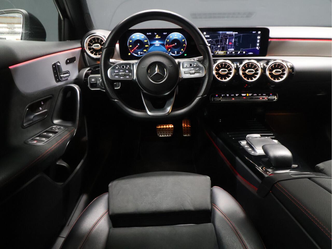 Mercedes-Benz A-KLASSE 200 AMG Sport *WEEKAANBIEDING* [SFEERVERLICHTING, SCHUIFKANTELDAK, CAMERA, PDC 360, MEMORY SEATS, STOELVERWARMING, CRUISE CONTROL, FLIPPERS, NAVIGATIE, NIEUWSTAAT]