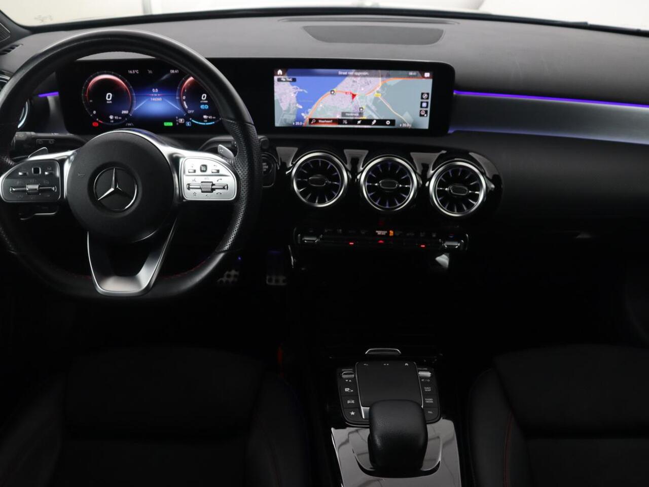 Mercedes-Benz A-KLASSE 250e AMG Limited | Carplay | Stoelverwarming | Camera | Leder/Alcantara | Sfeerverlichting | Navigatie | Park Assist | Full LED | DAB | Widescreen | Climate control | PHEV | Plug In