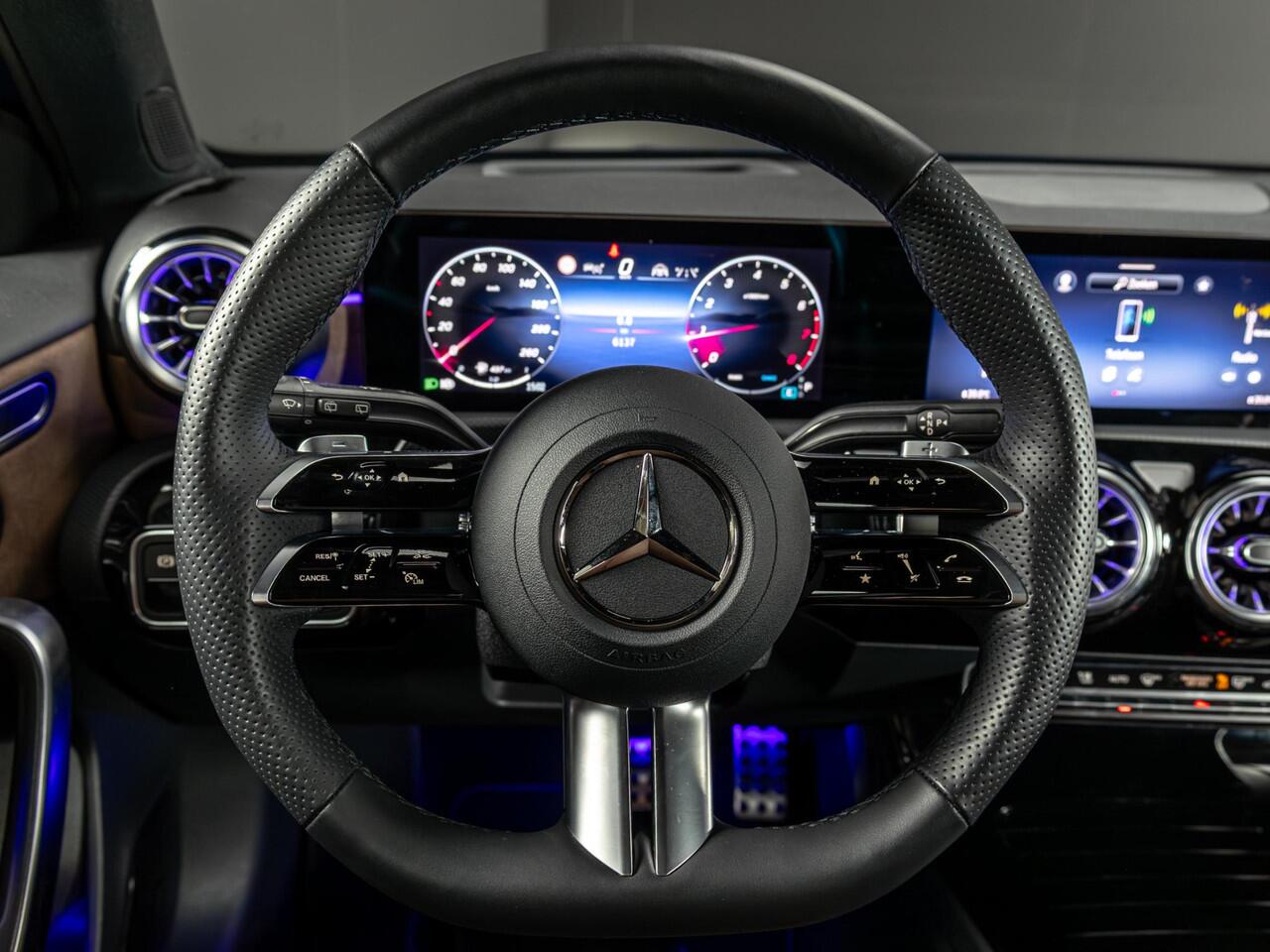 Mercedes-Benz A-KLASSE Hatchback 180 Star Edition AMG Line LIMITED Premium PLUS | Panorama dak