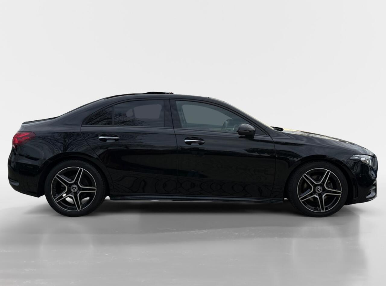 Mercedes-Benz A-KLASSE 180 AMG Line I Panoramadak I Leder I Widescreen
