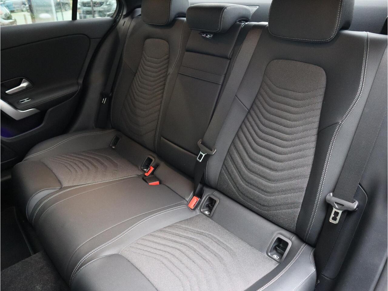 Mercedes-Benz A-KLASSE 180 Star Edition AMG Line