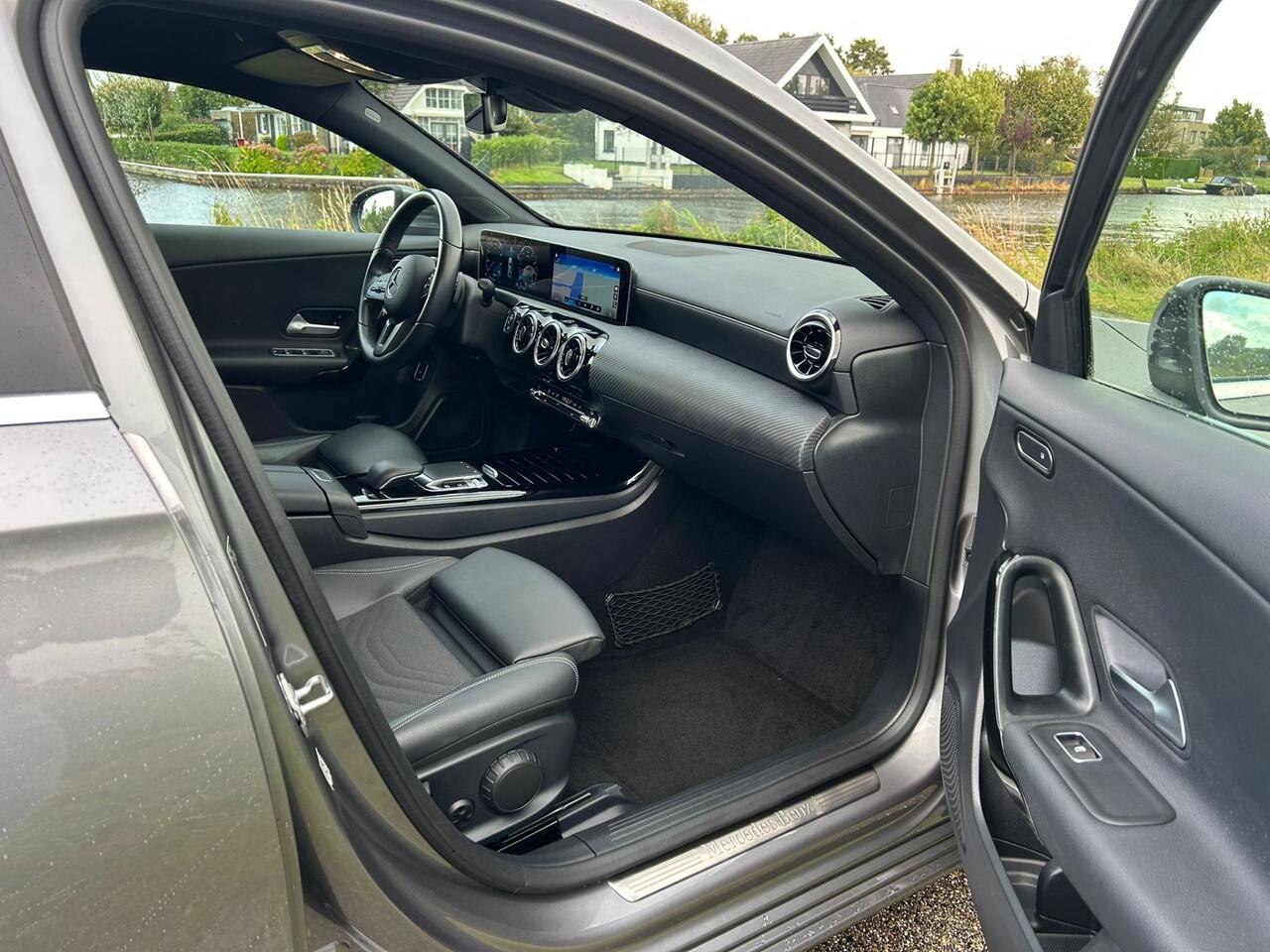 Mercedes-Benz A-KLASSE 200 Business Solution Zwarte Hemel/ Leer/Camera Nieuwstaat!