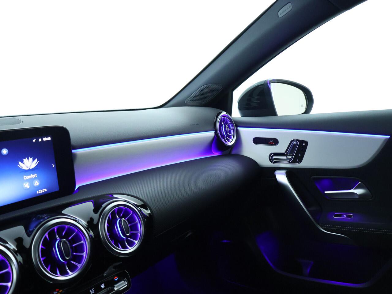 Mercedes-Benz A-KLASSE 250 e Business Solution AMG | Trekhaak | Nightpakket | Premium Plus pakket | Parkeerpakket met 360°-camera | Dodehoekassistent | KEYLESS GO-comfortpakket | Extra USB-poorten | Spiegelpakket | Head-up display |