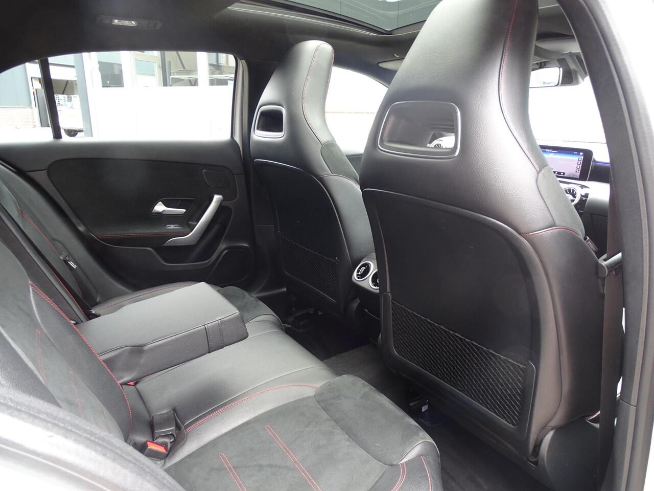 Mercedes-Benz A-KLASSE 180 Business Solution AMG PANORAMADAK|SFEERVERLICHTING|LED PAKKET|ACHTERUIT RIJ CAMERA|NAVIGTAIE| ELECTRISCHE STOELEN|STOEL VERWARMING| CRUISE CONTROL ADAPTIEF MET STOP&GO EN STUURHULP|