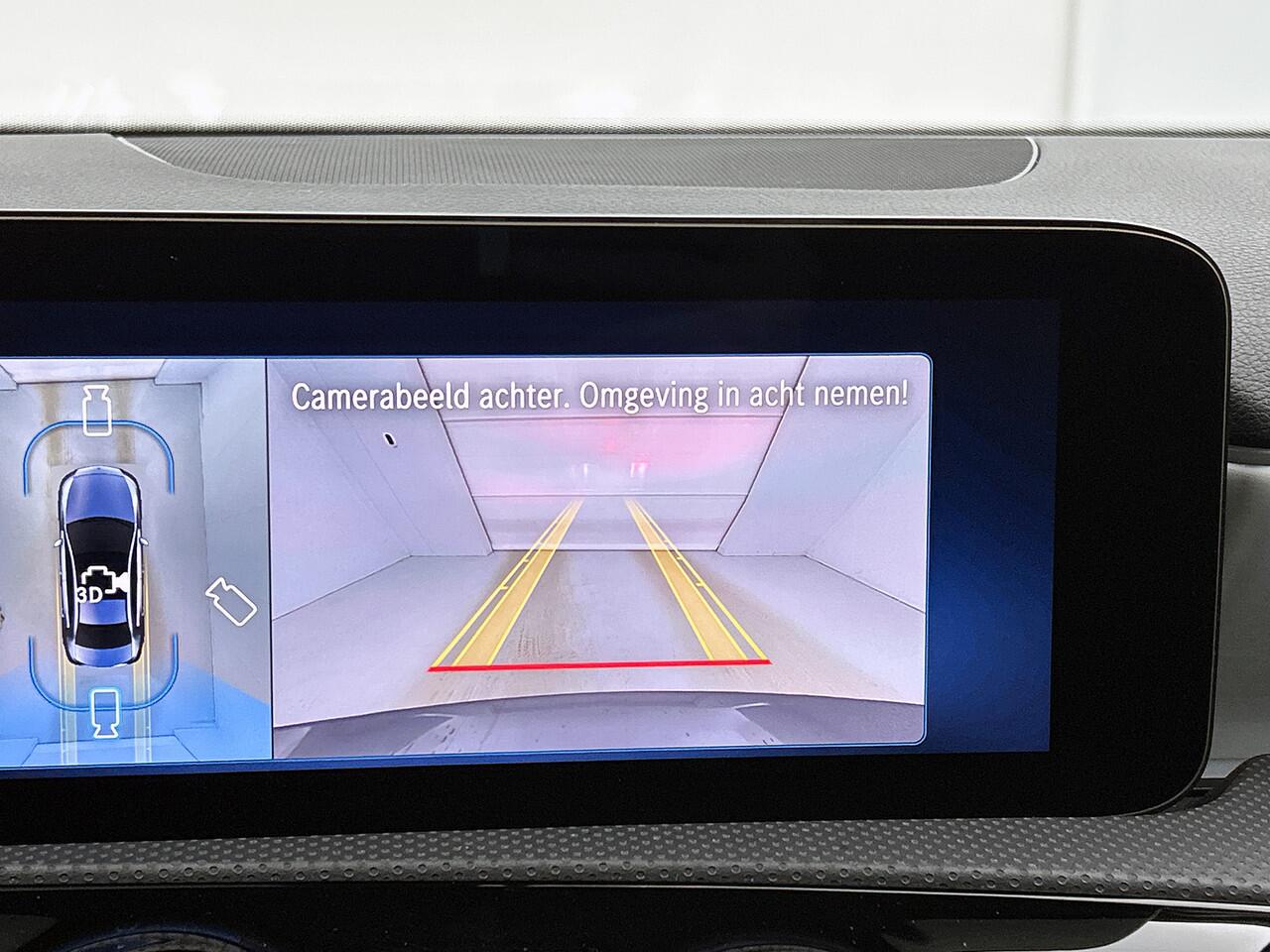 Mercedes-Benz A-KLASSE 250 e Business Solution AMG AMG Line | NIght Pakket | Panorama Schuif-Kanteldak | Sfeerverlichting | Head-up display | Apple CarPlay | Keyless-Go | Dodehoekassistent. Inclusief 24 maanden Mercedes-Benz Certified garantie voor Europa.