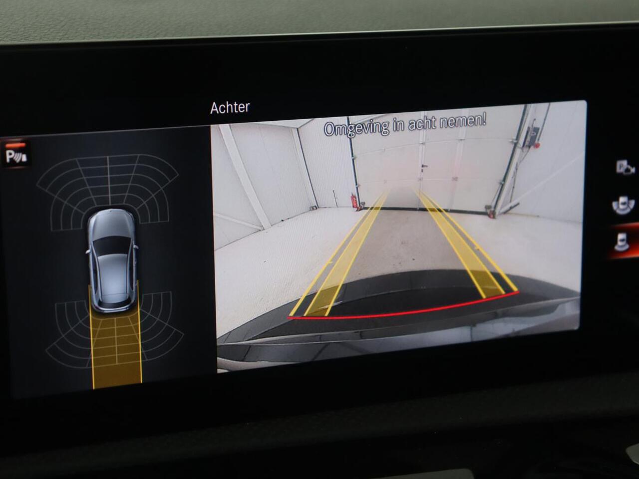 Mercedes-Benz A-KLASSE 250e AMG Limited | Carplay | Stoelverwarming | Camera | Leder/Alcantara | Sfeerverlichting | Navigatie | Park Assist | Full LED | DAB | Widescreen | Climate control | PHEV | Plug In