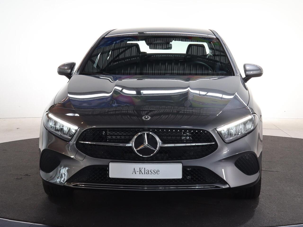 Mercedes-Benz A-KLASSE 250e Star Edition Luxury Line | DISTRONIC | Trekhaak | Dodehoekassistent