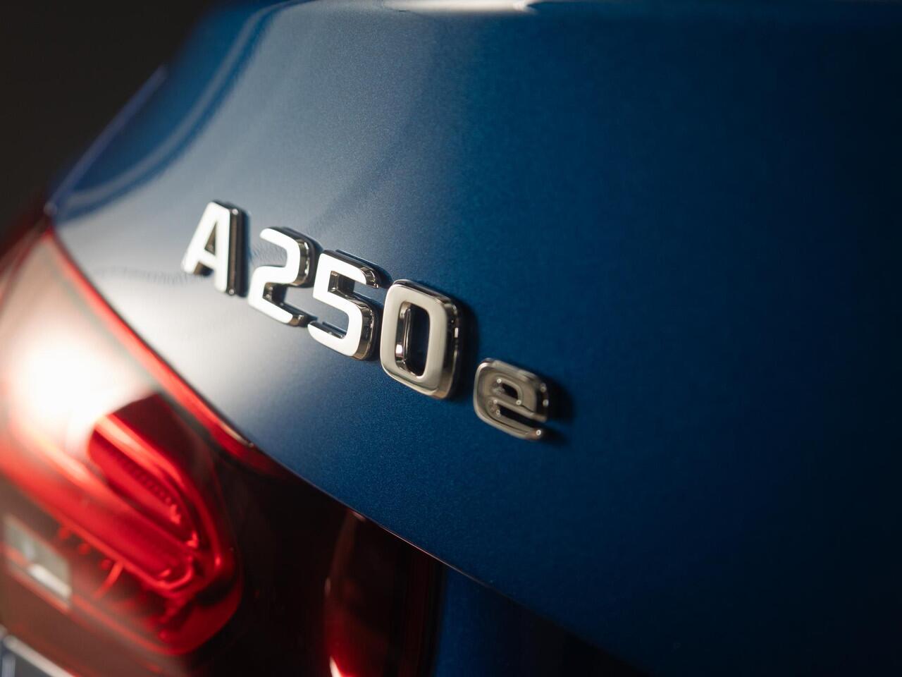 Mercedes-Benz A-KLASSE Limousine 250 e Star Edition AMG Line LIMITED