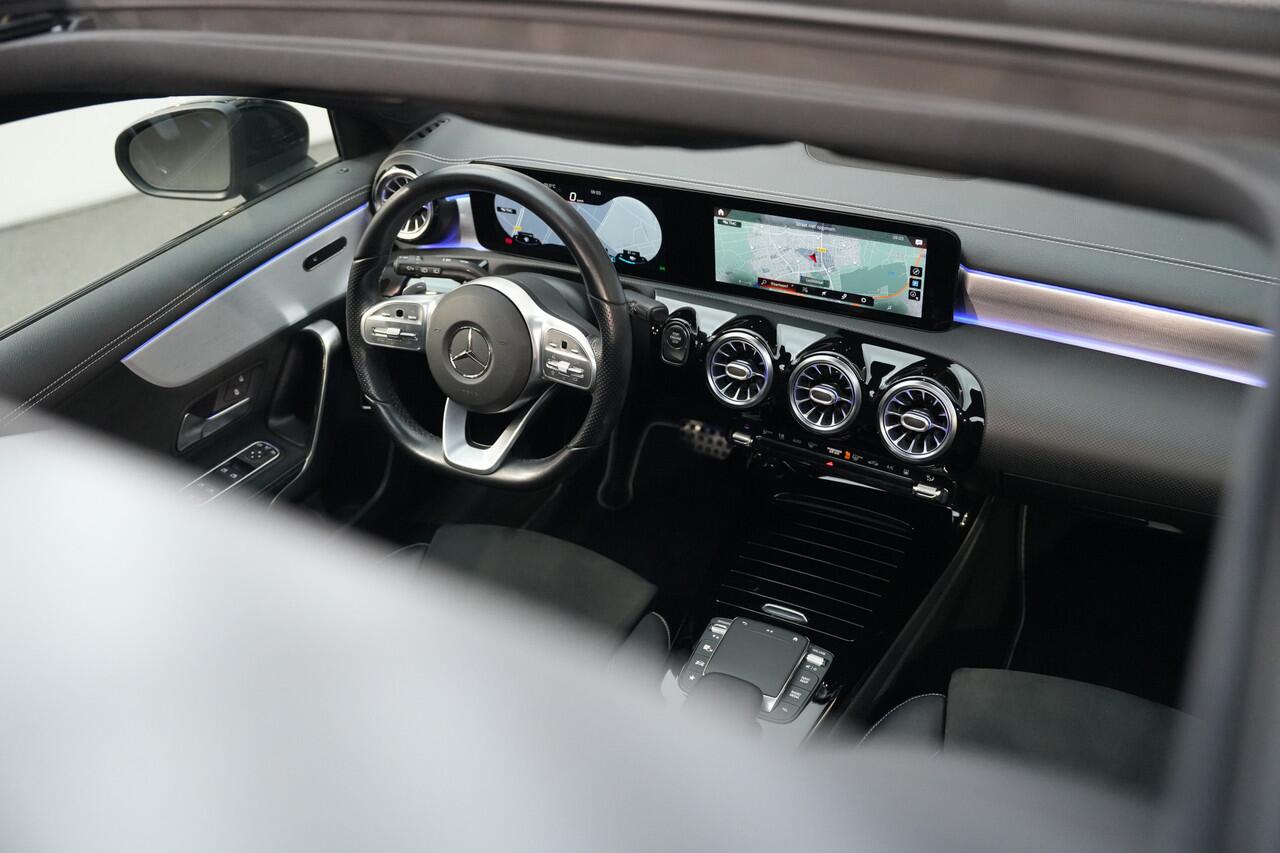 Mercedes-Benz A-KLASSE 250 e AMG MATGRIJS ? PANO ? CAMERA ? 19" ? NIGHT ? SFEER ? MBUX-HIGH END