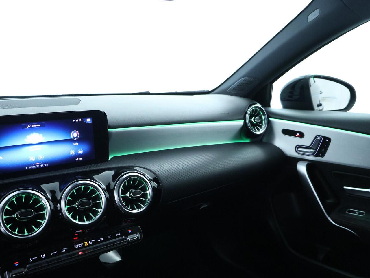 Mercedes-Benz A-KLASSE 180 Business Solution AMG AMG Line | Night Pakket |Schuif-Kanteldak | Sfeerverlichting | MultiBeam koplampen | Memory Voorstoelen. Inclusief 24 maanden MB Certified garantie voor Europa.