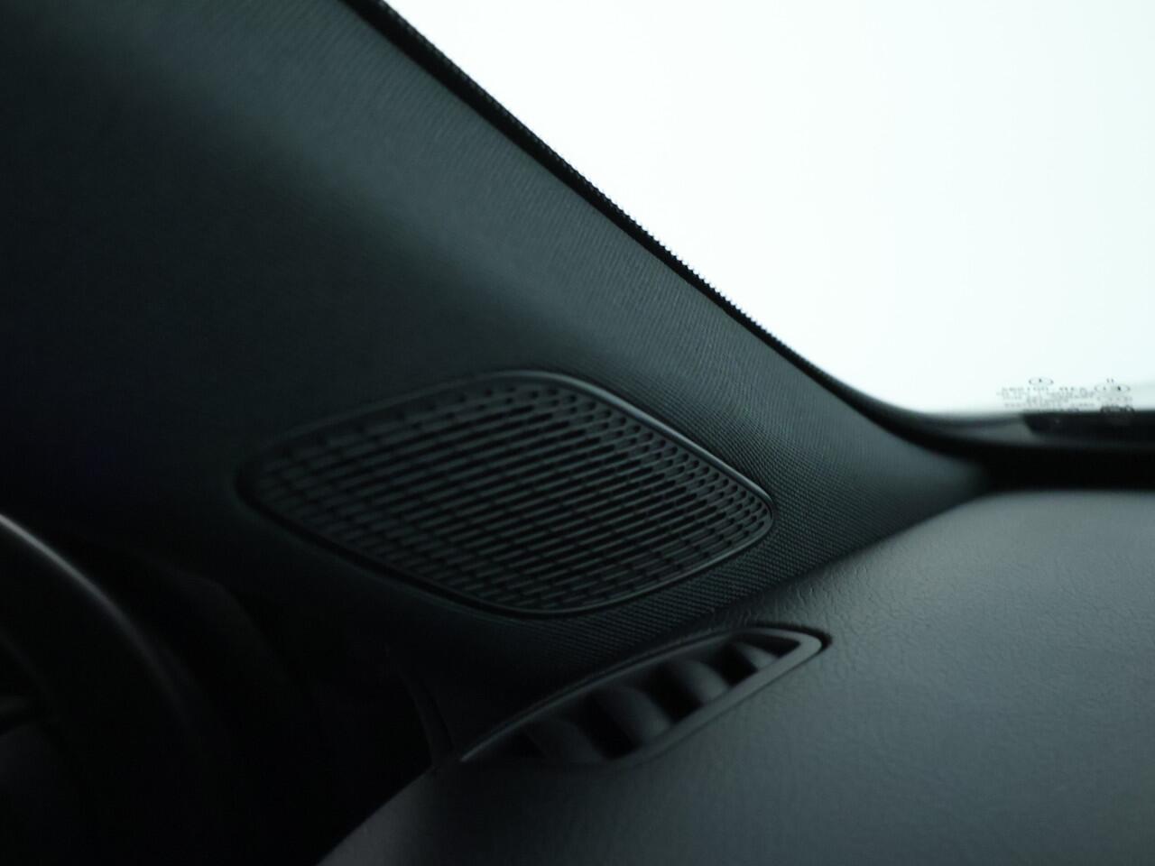 Mercedes-Benz A-KLASSE 250 e Star Edition AMG Line | AMG Line | Sfeerverlichting | Achteruitrijcamera | Apple CarPlay | Inclusief 24 maanden MB Certified garantie voor Europa.