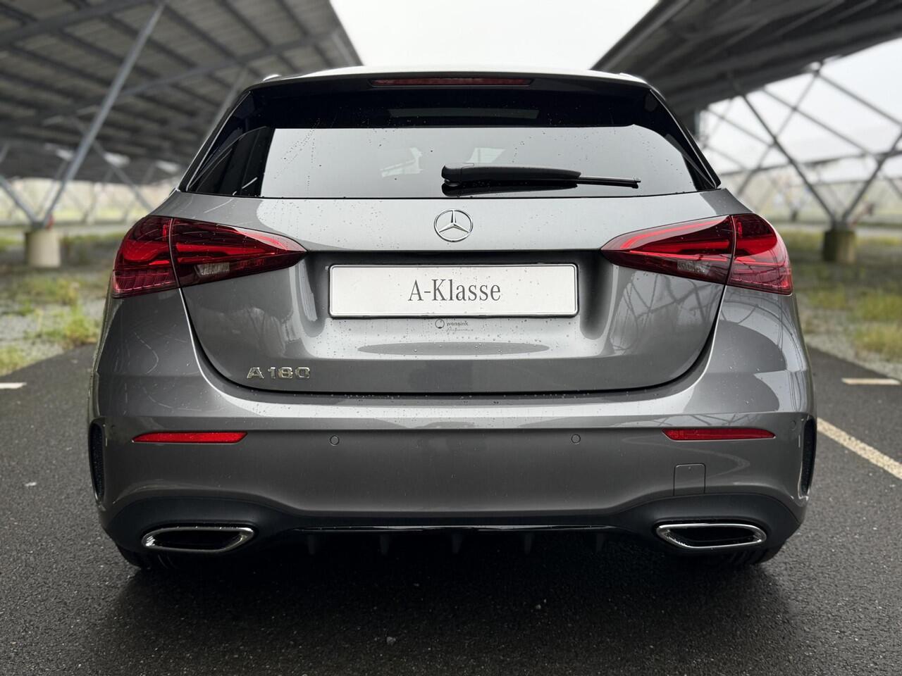 Mercedes-Benz A-KLASSE 180 Business Solution AMG | Night | Panoramaschuifdak | Sfeerverlichting | Achteruitrijcamera | MULTIBEAM LED | Stoelverwarming |