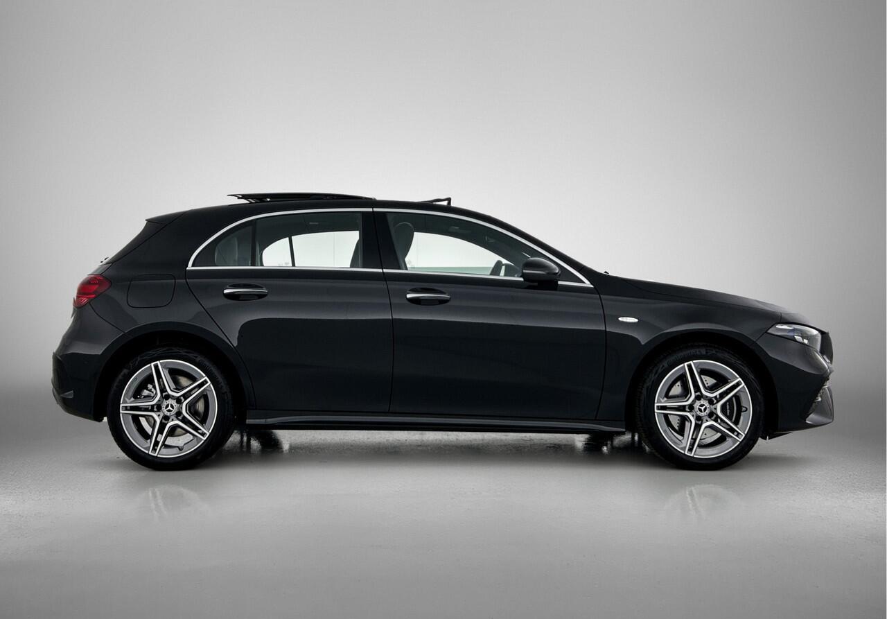 Mercedes-Benz A-KLASSE 250 e Business Solution AMG | Parkeerpakket met achteruitrijcamera | KEYLESS GO | MULTIBEAM LED | Sfeerverlichting | Extra USB-poorten | Stoelverwarming voor | Licht- en zicht pakket |