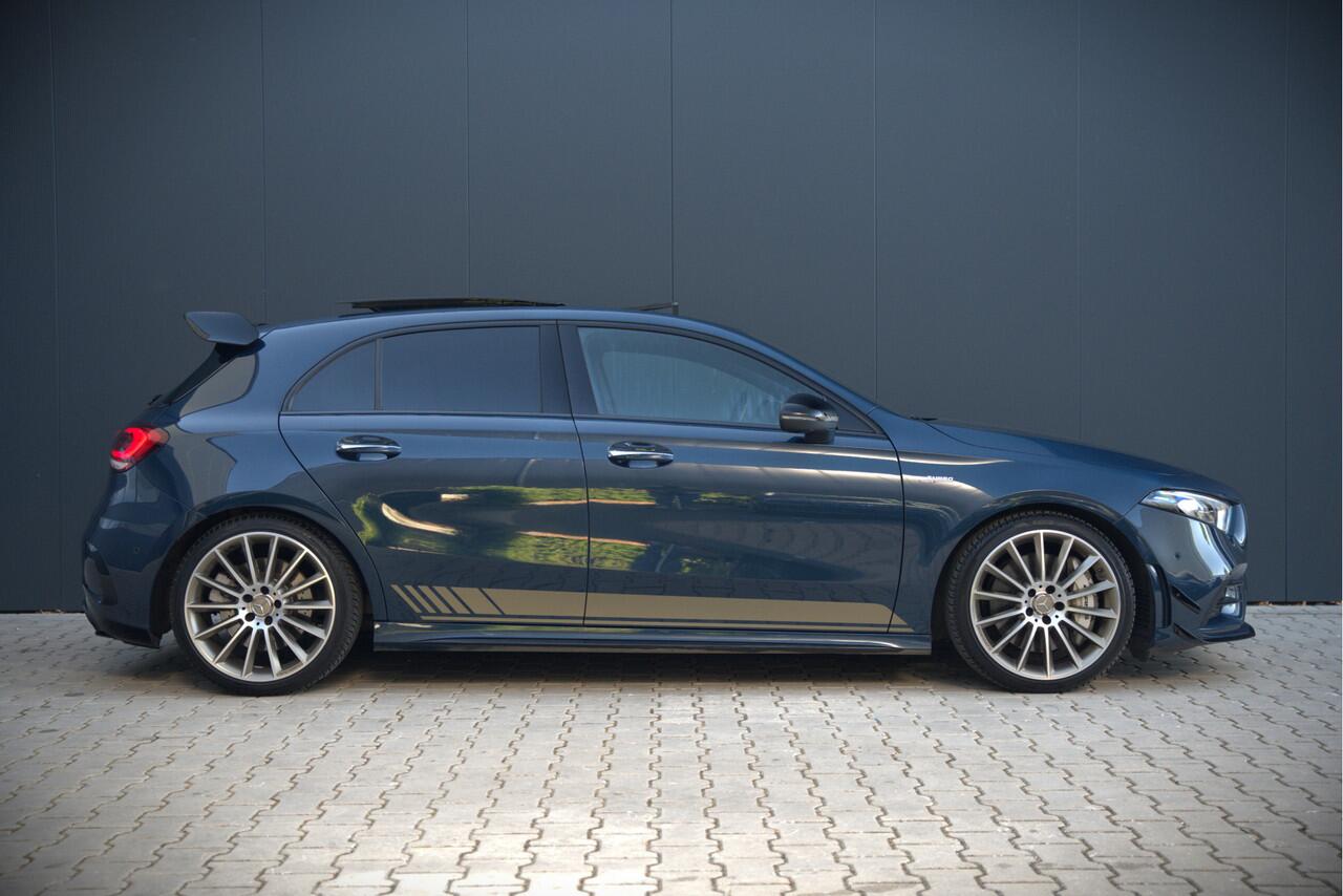 Mercedes-Benz A-KLASSE AMG 35 4MATIC Edition 1 | Panoramadak | Burmester | AMG Performance Recaro stoelen | Stoelverwarming | Keyless | Aero pack | Adaptive Cruise Control | Ambiance verlichting | 360 Camera |
