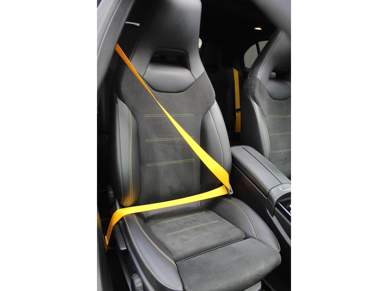 Mercedes-Benz A-KLASSE 250 Edition!! Amg pakket Automaat/Panoramadak/Digitale dash/Navigatie/Cruise control/Keyless entry+start/Matrix led koplampen/Sfeerverlichting/Stoelverwarming/Achteruitrijcamera/Parkeersensoren/Elektrisch verstelbare bestuurderstoel