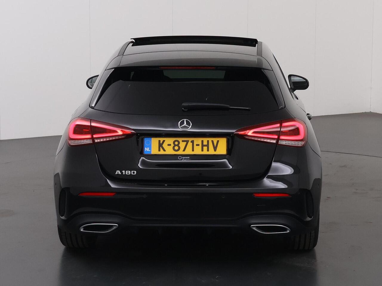 Mercedes-Benz A-KLASSE 180 Business Solution AMG | Night | Panoramadak | Sfeerverlichting | Achteruitrijcamera | Stoelverwarming |