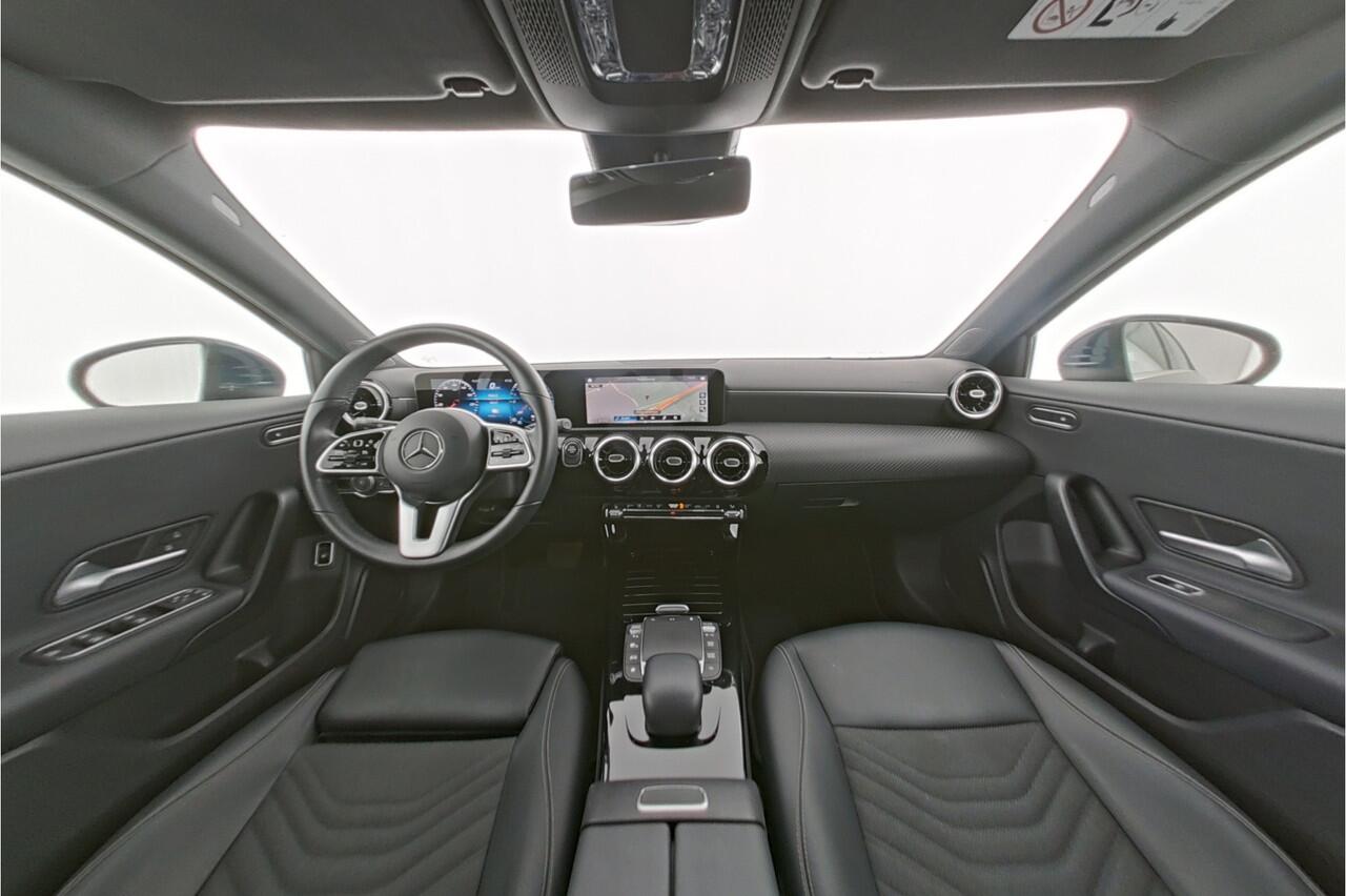 Mercedes-Benz A-KLASSE 250 e Plug-In Hybride Ledkoplampen | Stoelverwarming | Cruise control | Achteruitrijcamera. Inclusief 24 maanden MB Certified garantie voor Europa.