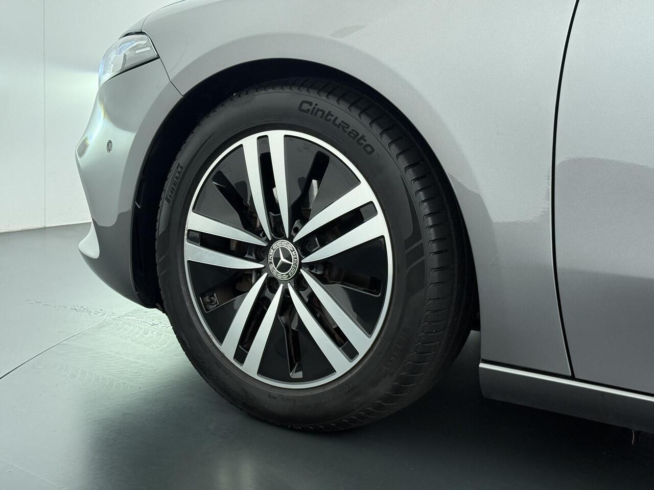 Mercedes-Benz A-KLASSE 180 Business Solution Luxury Panorama dak | Stoelverwarming | Navigatie | Camera |