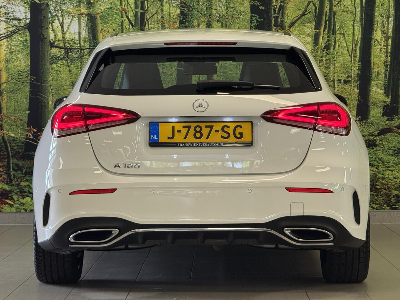 Mercedes-Benz A-KLASSE 180 Business Solution AMG | Cruise Control | Achteruitrijcamera | Parkeersensoren | Navigatie | Apple Carplay | Keyless Go | Stoelverwarming |