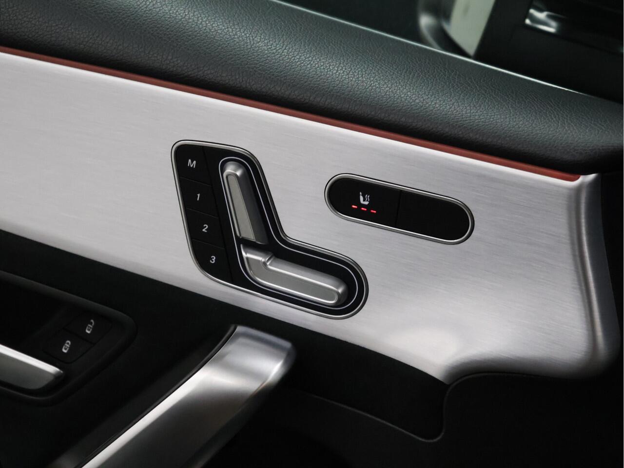 Mercedes-Benz A-KLASSE 200 AMG Sport *WEEKAANBIEDING* [SFEERVERLICHTING, SCHUIFKANTELDAK, CAMERA, PDC 360, MEMORY SEATS, STOELVERWARMING, CRUISE CONTROL, FLIPPERS, NAVIGATIE, NIEUWSTAAT]