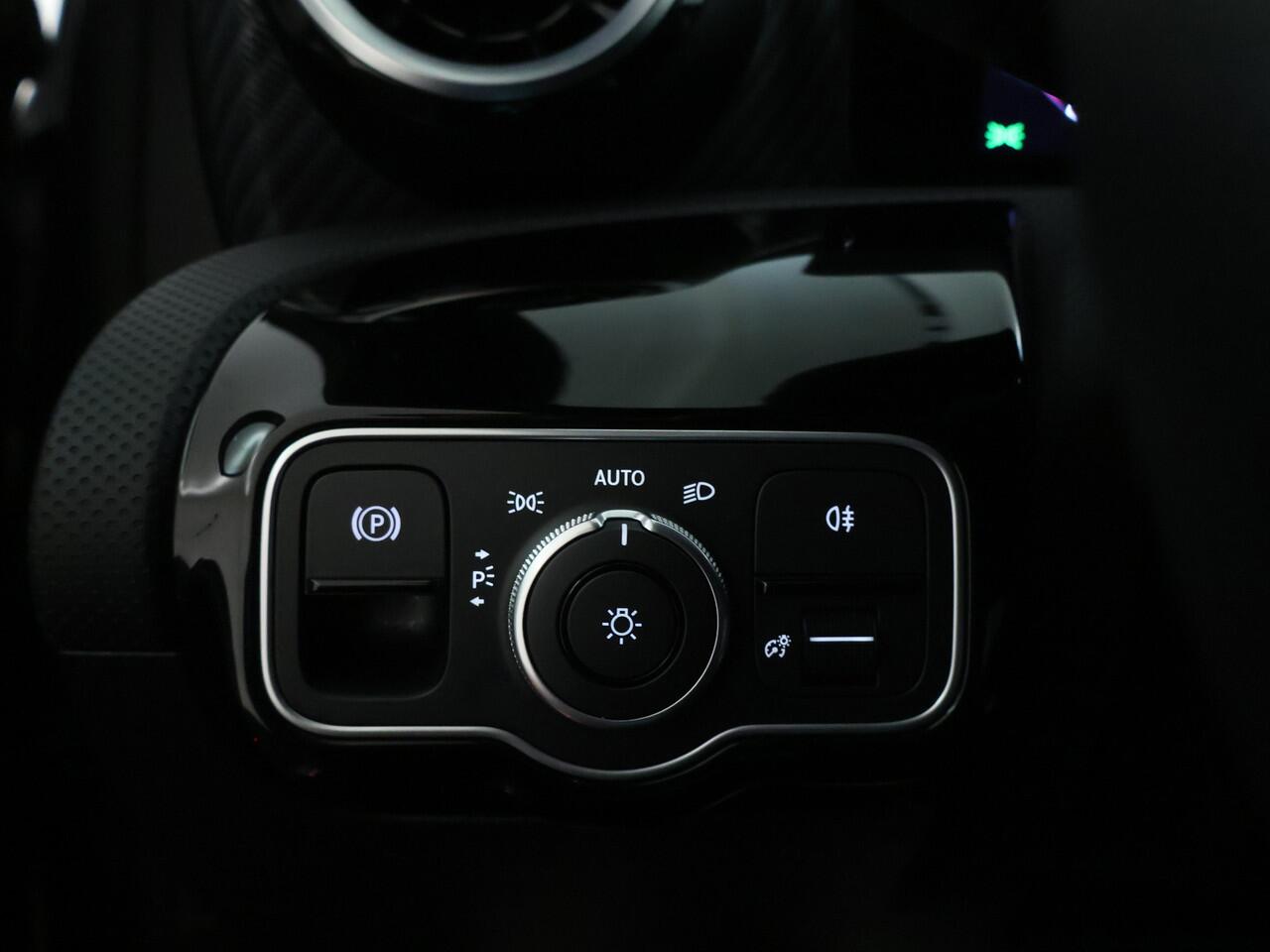 Mercedes-Benz A-KLASSE 250 e Plug-In Hybride | Progressive Line Advanced | Night Pakket | Ledkoplampen | Inclusief 24 maanden MB Certified garantie voor Europa.