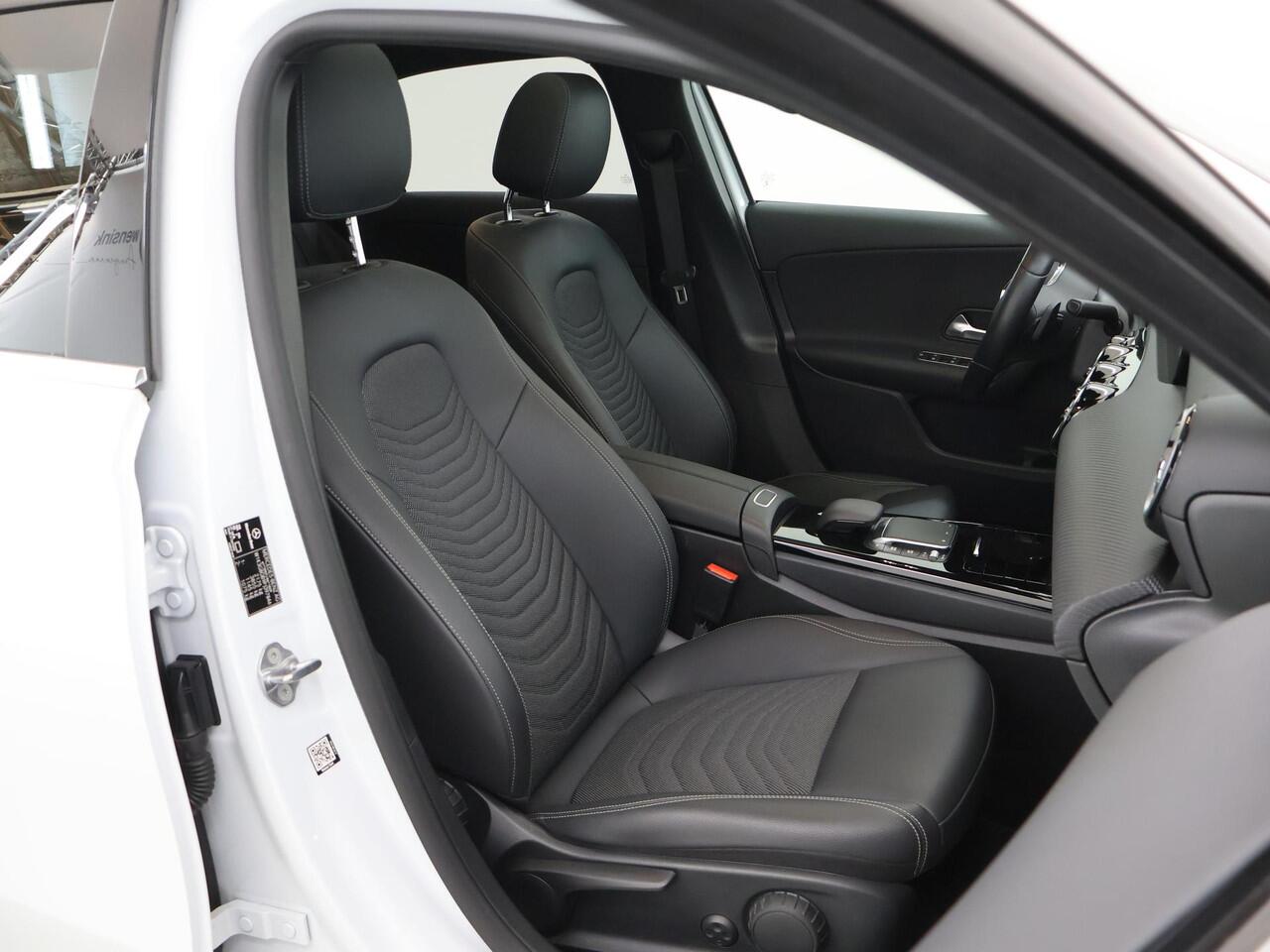 Mercedes-Benz A-KLASSE 250 e Business Line | Panoramadak | Rijassistentiepakket Plus | Stoelverwarming | Widescreen | Achteruitrijcamera |