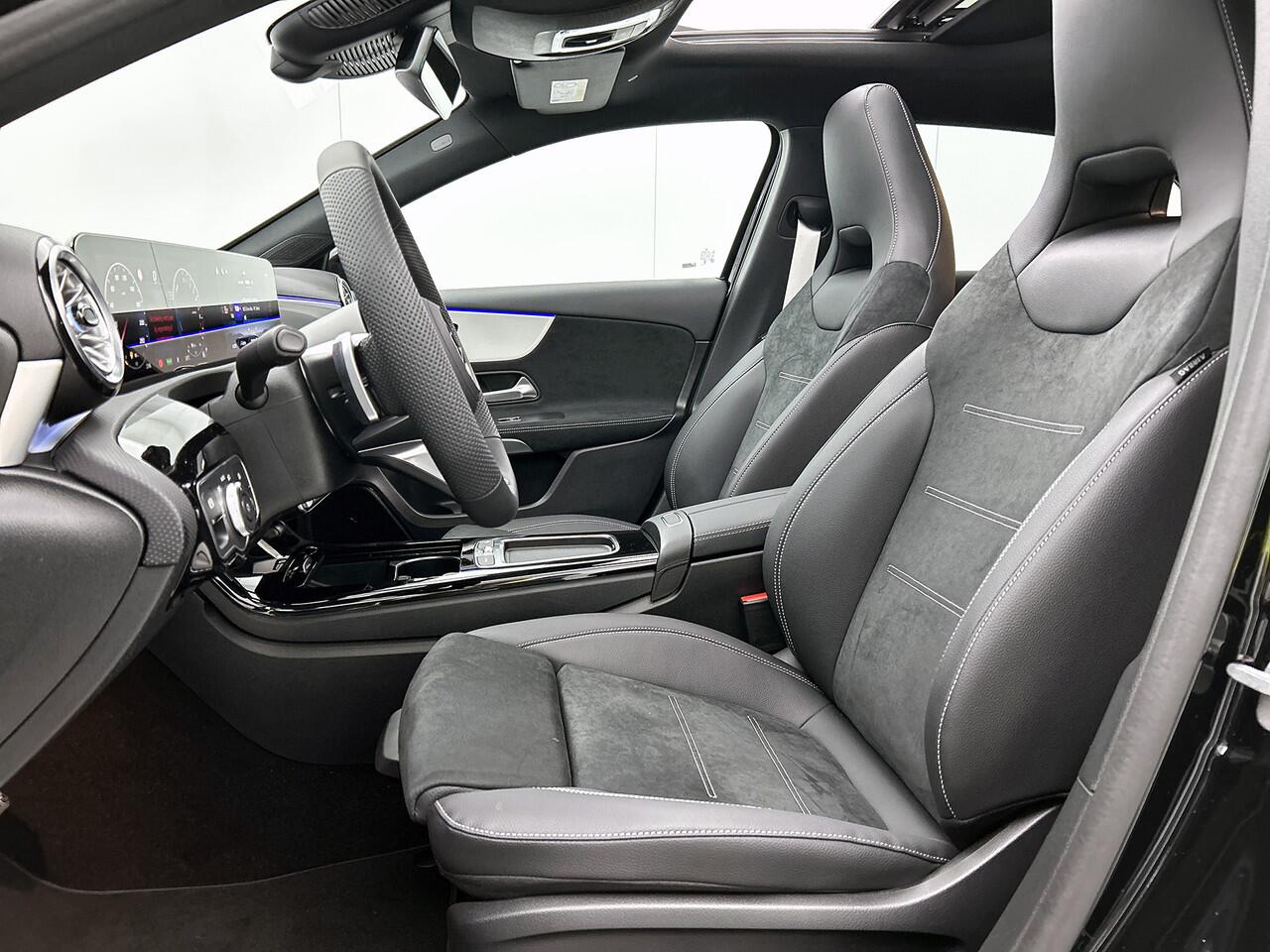 Mercedes-Benz A-KLASSE 250 e Business Solution AMG | AMG Line Plus pakket | Antidiefstalpakket URBAN GUARD PLUS | Smartphone-integratie | Head-up display | Panoramaschuifdak | Nightpakket | Sierdelen aluminium |