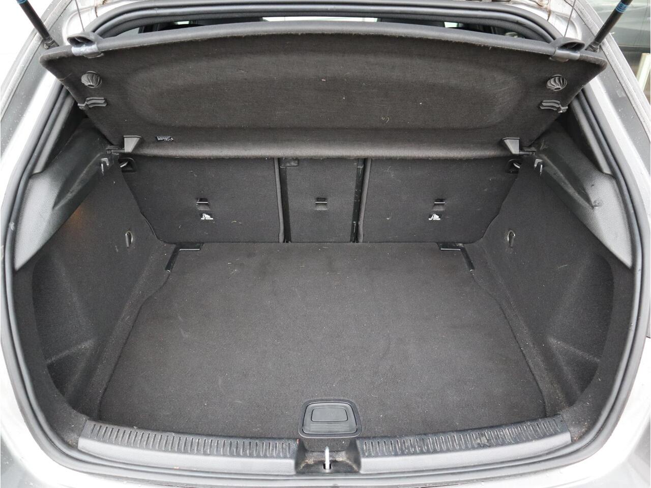 Mercedes-Benz A-KLASSE 180 Business Solution AMG