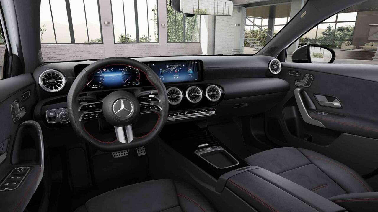 Mercedes-Benz A-KLASSE 180 Business Solution AMG | Panoramaschuifdak | Premium Plus pakket | Stoelverwarming | Achteruitrijcamera | MULTIBEAM LED |