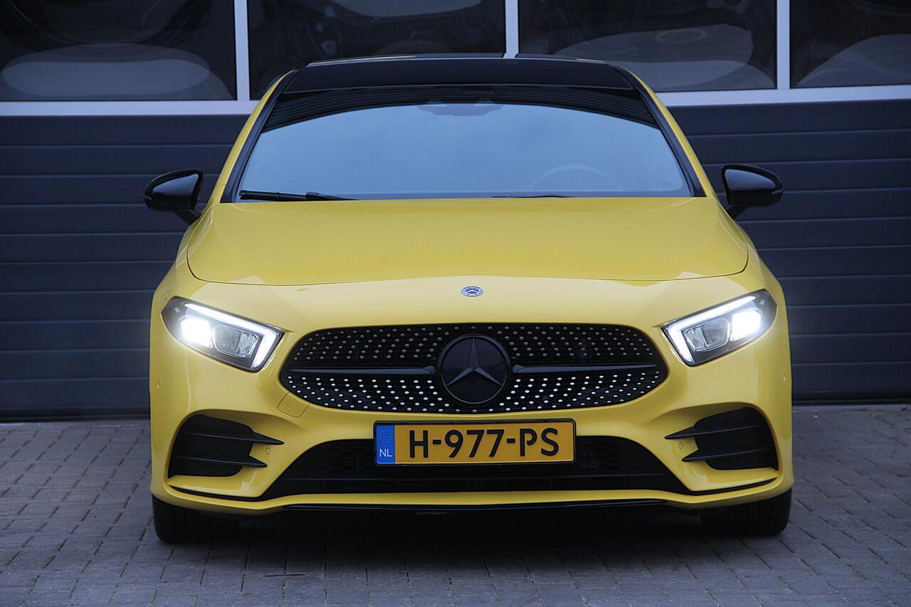 Mercedes-Benz A-KLASSE 180 Business Solution AMG Panoramadak | Night pakket | Camera | High Performance LED | Widescreen | Rijstrooksensor | Apple CarPlay | LMV18"