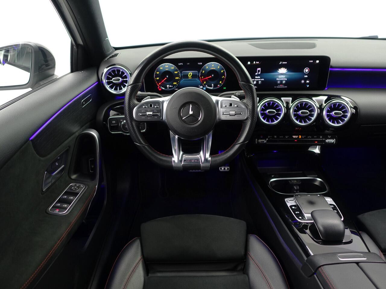 Mercedes-Benz A-KLASSE 250 AMG Premium Plus Aut- Sport Uitlaat, Panoramadak, Sfeereverlichting, Xenon Led, Stoelverwarming