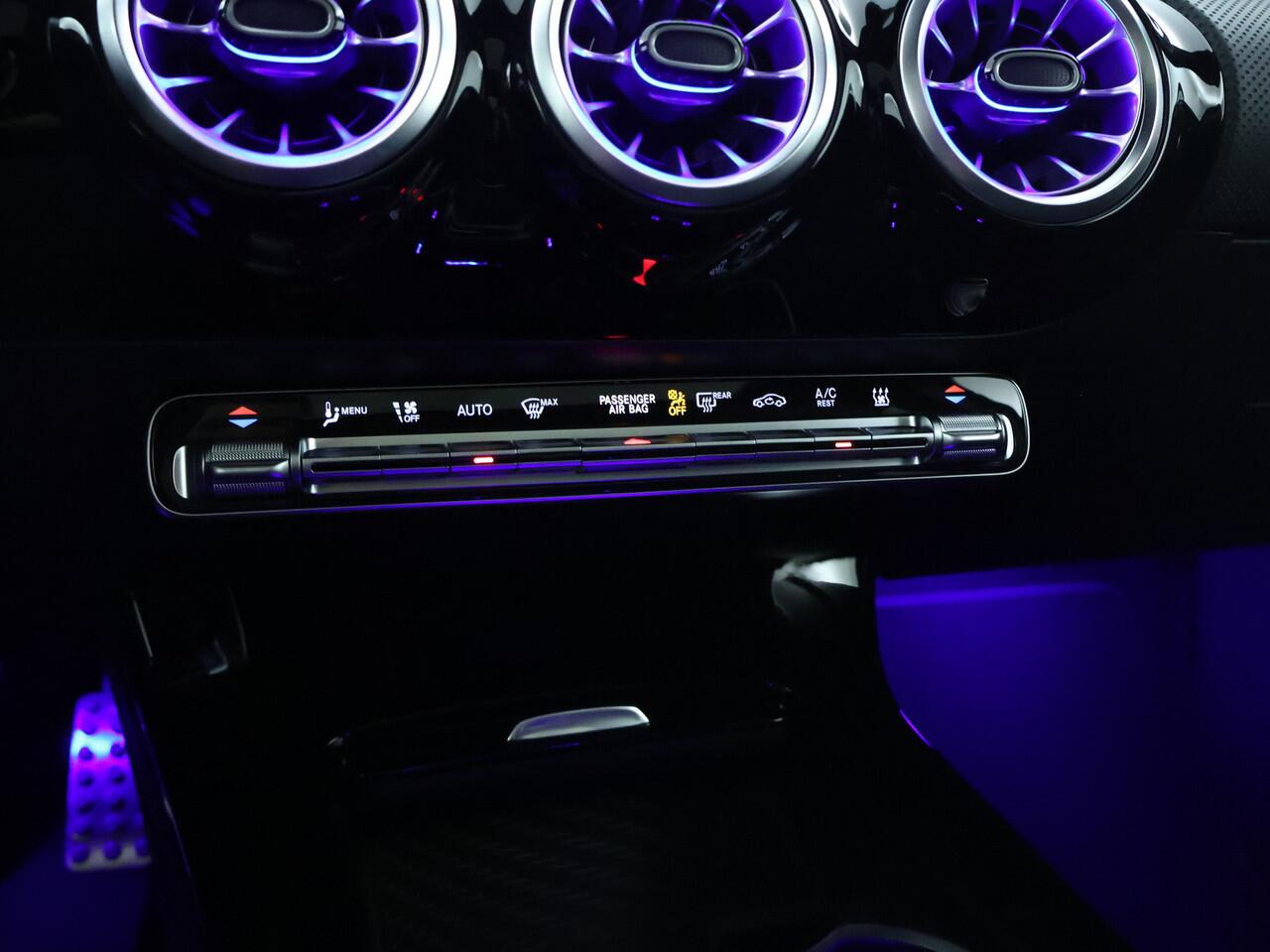 Mercedes-Benz A-KLASSE 250 e Business Solution AMG | Trekhaak | Nightpakket | parkeerpakket met achteruitrijcamera | Verwarmde stoelen vooraan | Antidiefstalpakket URBAN GUARD PLUS | KEYLESS GO-comfortpakket | Extra USB-poorten |