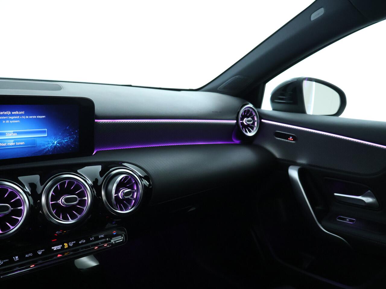 Mercedes-Benz A-KLASSE 180 Business Solution Luxury Sfeerverlichting | Trekhaak | Achteruitrijcamera. Inclusief 24 maanden MB Certified garantie voor Europa.