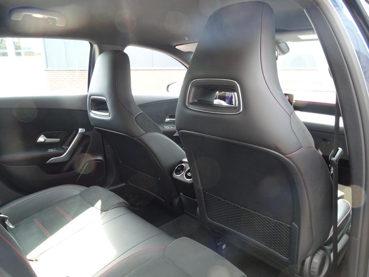 Mercedes-Benz A-KLASSE 200 Premium Plus AMG-LINE ACHTERUITRIJCAMERA | ADAPTIEVE CRUISECONTROL | NAVIGATIE | PARKEERSENSOREN ACHTER | KEYLESS START/ENTRY | LED KOPLAMPEN DAGRIJVERLICHTING | DAB RADIO | LEDER/ALCANTARA