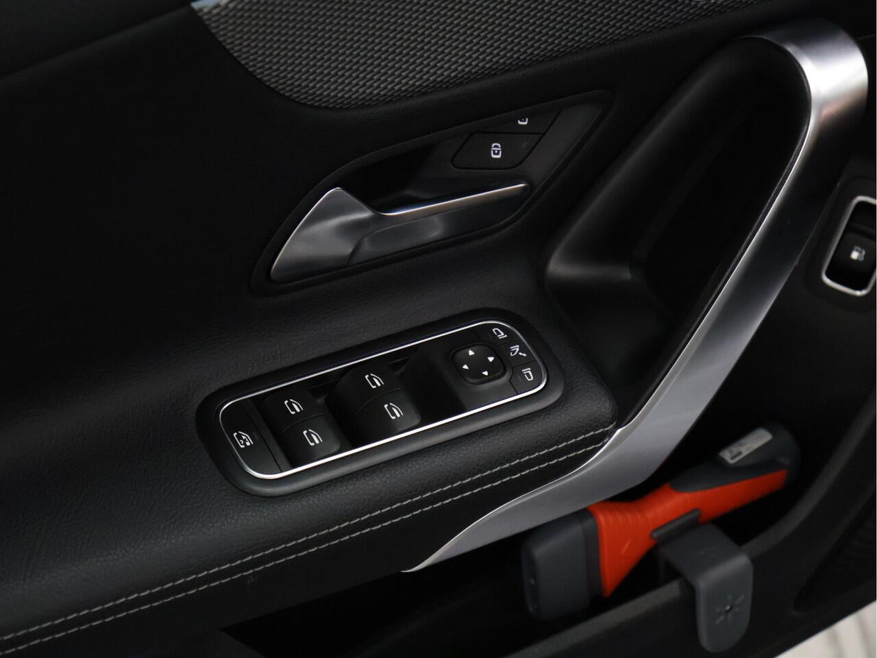 Mercedes-Benz A-KLASSE 250 e Sport [SCHUIFKANTELDAK, LED, CAMERA, MEMORY SEATS, APPLE CARPLAY, BURMESTER SOUND, ANDROID, VOL LEDER, NIEUWSTAAT]