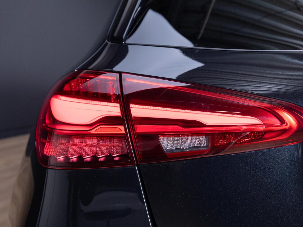 Mercedes-Benz A-KLASSE Hatchback 250 e Business Solution AMG Panorama dak