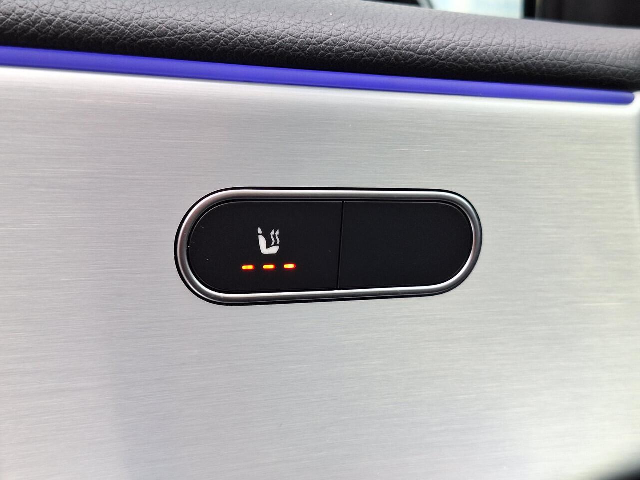 Mercedes-Benz A-KLASSE 250 e AMG Line | Panoramadak | Night pakket | Achteruitrijcamera | Sfeerverlichting | Multibeam LED | Keyless-GO