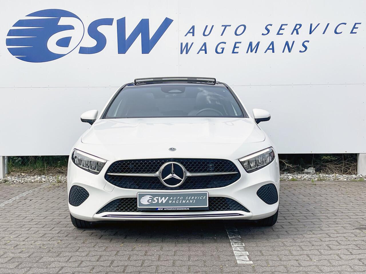Mercedes-Benz A-KLASSE 180 Luxury Line | Facelift | Pano | Ambiente | Camera | CarPlay | LED | Keyless | DAB+
