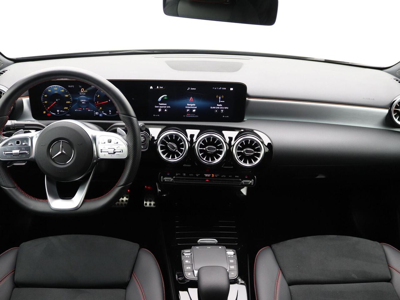 Mercedes-Benz A-KLASSE 200 Business Solution AMG Camera / Wide screen / Origineel NL