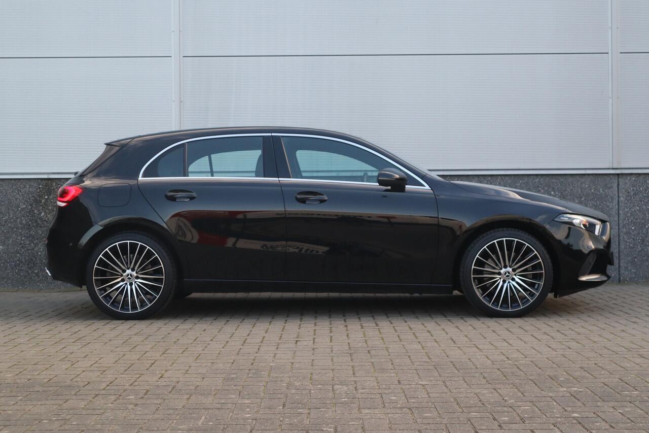 Mercedes-Benz A-KLASSE 250 e Luxury / SOH 93% / 19inch / Sfeer verlichting / Widescreen / Camera / Carplay /