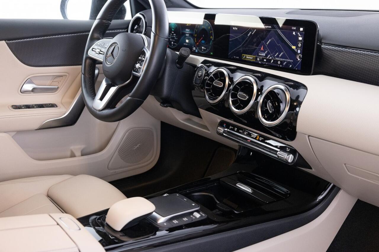 Mercedes-Benz A-KLASSE 250 e Limousine Luxury Line Automaat | LEDER | CARPLAY | PHEV |