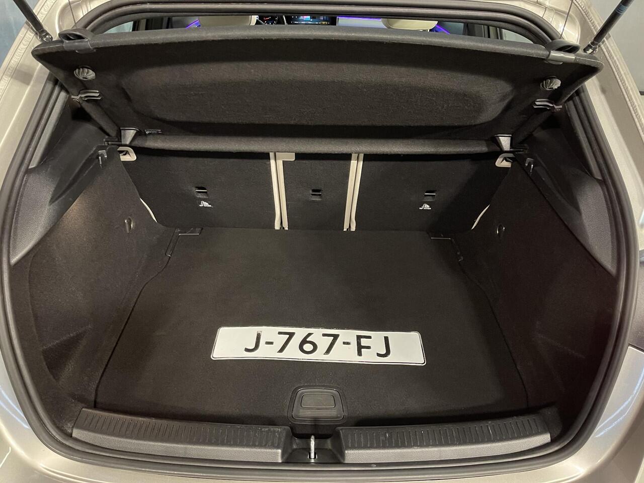 Mercedes-Benz A-KLASSE 180 Business Solution Luxury 17"/Panoramadak/Elektrische stoelen + memory/Keyless/Trekhaak/Stoelverwarming/Multibeam/Sfeerverlichting/Camera