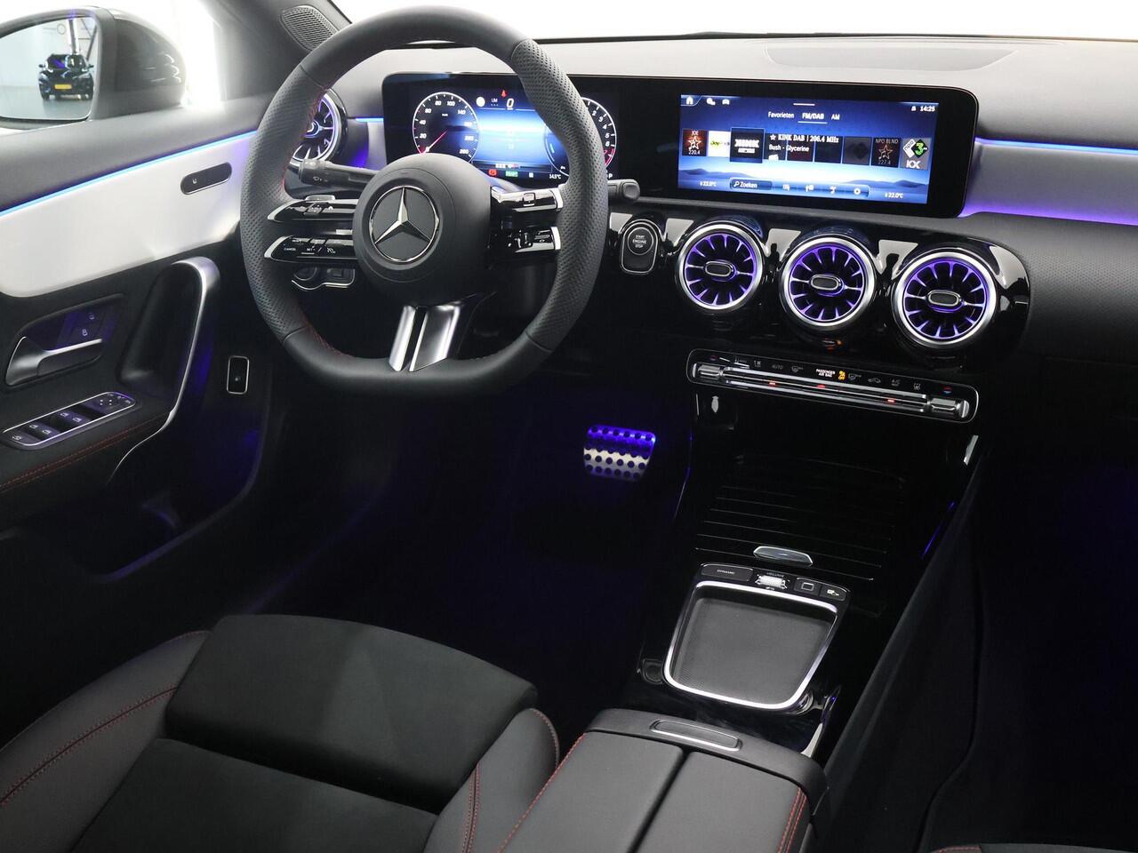 Mercedes-Benz A-KLASSE 250 e Business Solution AMG | Night Pakket | 360* Camera | Panoramadak | Dode hoek |