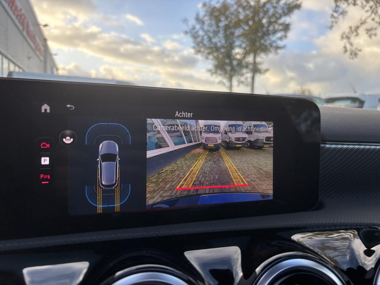 Mercedes-Benz A-KLASSE 180 Business Line | Automaat | Pano | Parkeer Camera | Stoelverwarming