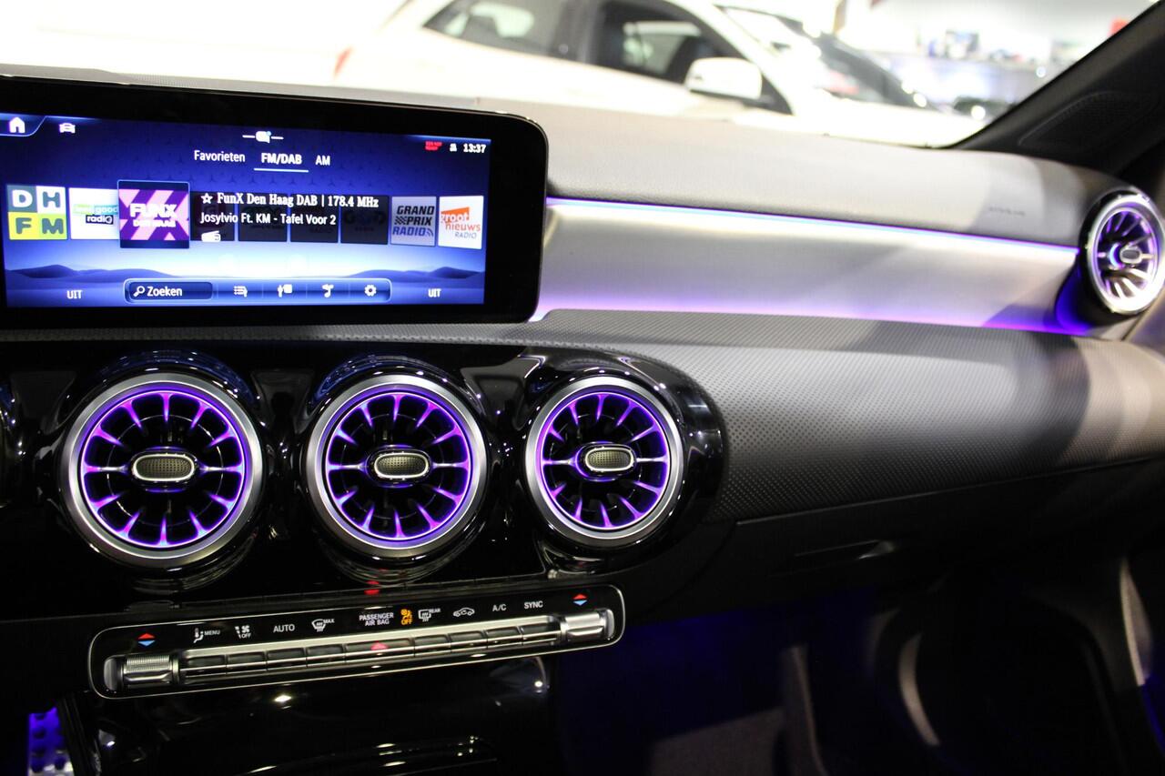 Mercedes-Benz A-KLASSE Hatchback 180 Star Edition AMG Line Panorama dak